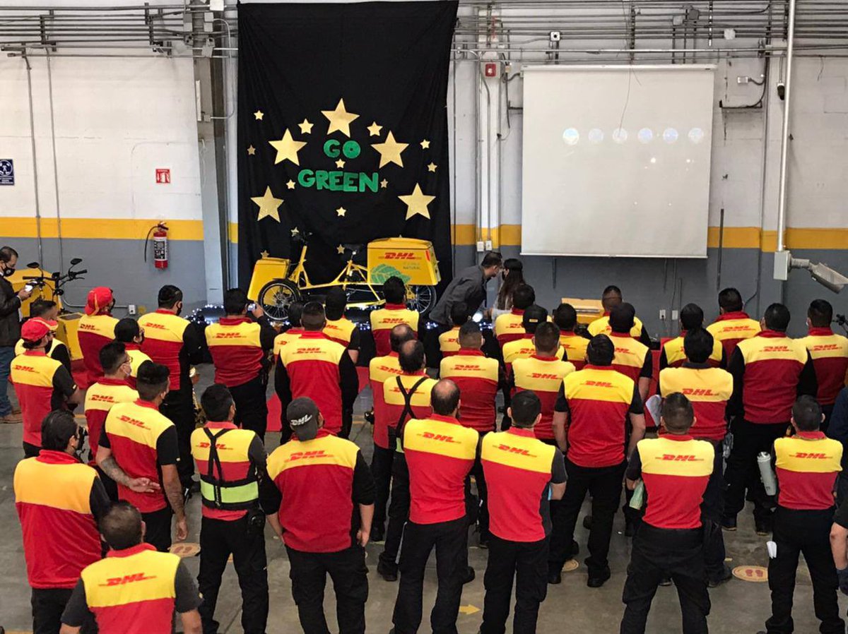 LaCiudadActiva's tweet photo. @DHLMex inicia operaciones de reparto a través de 20 CargoBikes #Mastreta en CDMX. 

Aplausos de pie 👏🏼👏🏼👏🏼, la mitigación de la #CrisisClimática pasa también por el reparto de mercancías de forma sustentable. 

#MejorCiudad https://t.co/CTI6UKh4Vs