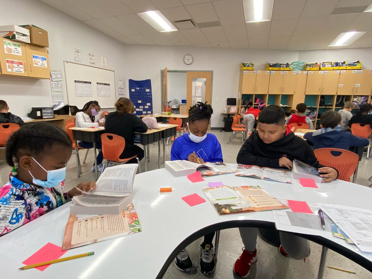 fcsdcentral's tweet photo. Mrs. Springer had her 4th graders use their brand new dictionaries to look up words today!! #fairfieldrocks https://t.co/hH3fMiJo6J