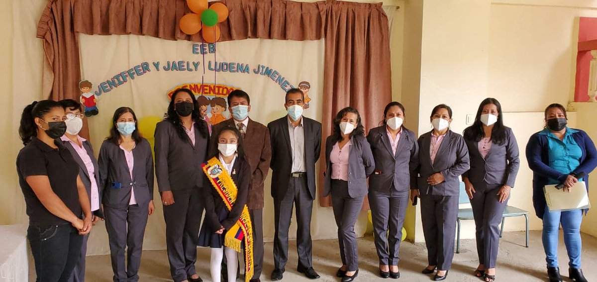 A nosotros nos apasiona trabajar por la educación. Celebramos la vida y el retorno de nuestros niños a las aulas de la Escuela 'Jeniffer y Jaely Ludeña Jiménez' de mi tierra #Cariamanga. <a href="/camiloaep/">Camilo Espinosa</a> <a href="/mariabrownp/">María Brown Pérez</a>