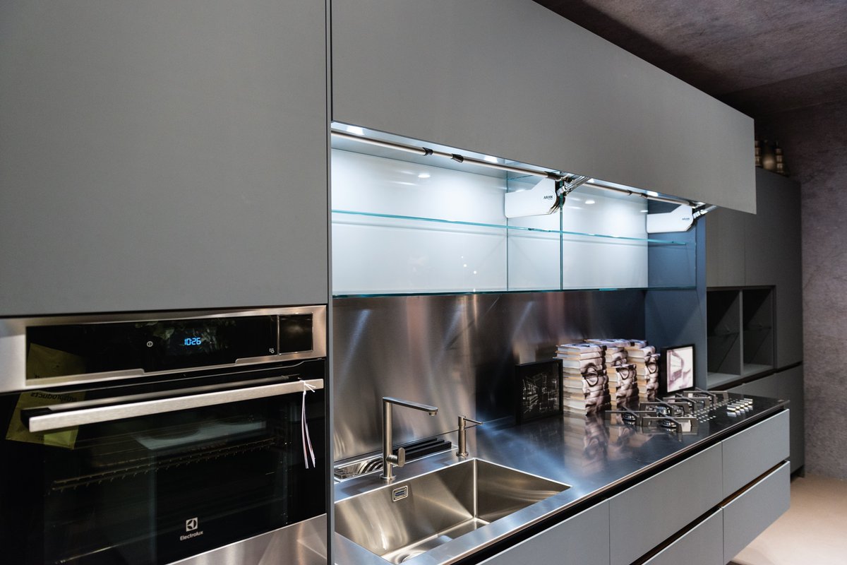 NContours's tweet photo. FENIX's Self-healing, soft-touch, and ultra-matte properties makes it the perfect solution for high-traffic areas! 😍

#FENIX #FENIXNTM #FENIXFORINTERIORS #Formica #Arpa #NorthernContours #NanoTechnology #KitchenTech #KitchenTechnology #LEVEL #Modern #ModernKitchen https://t.co/213pYZfKES