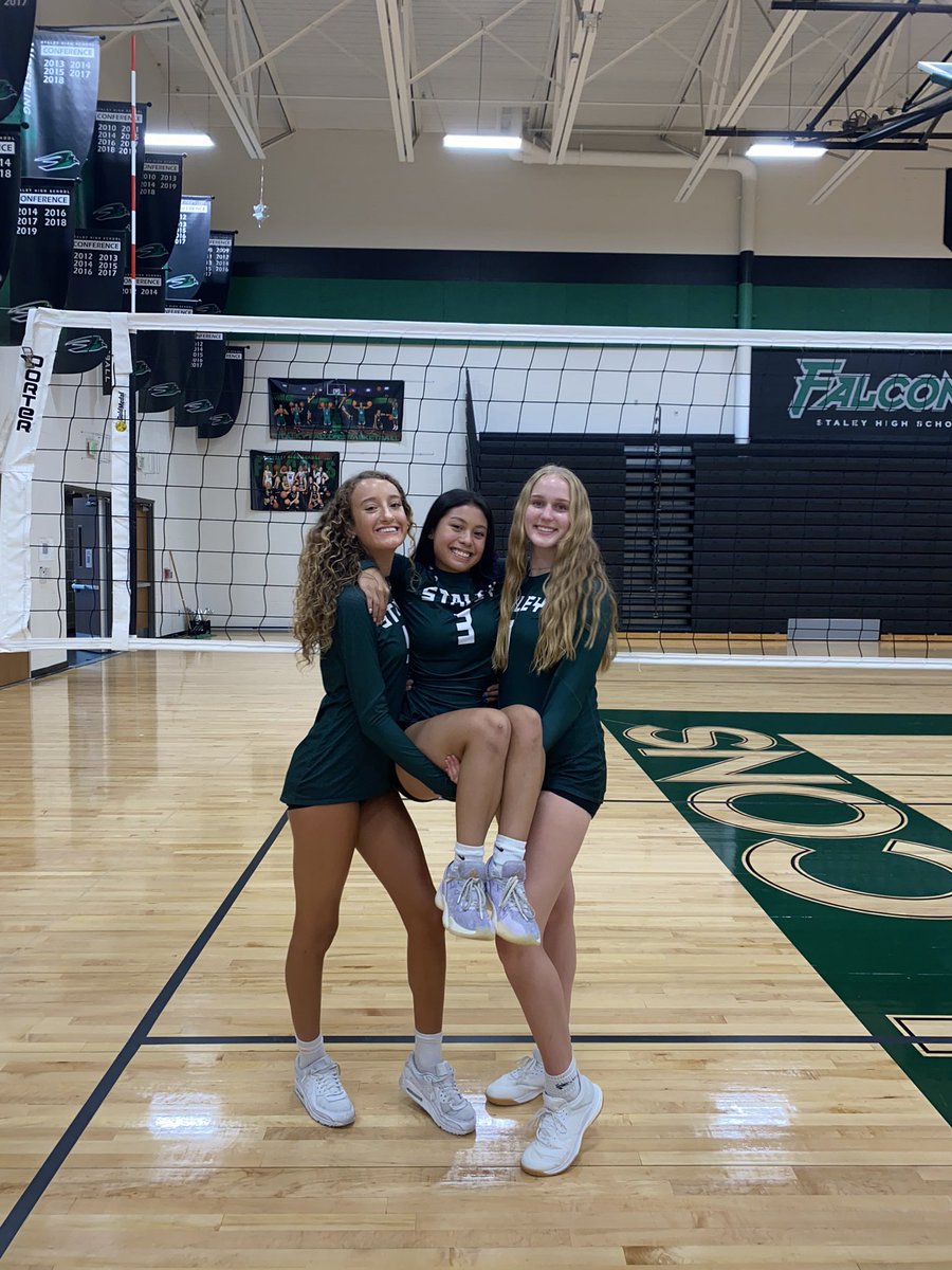 N2SportsStaley's tweet photo. Looking back at our @staleyfalconvb girls from their freshman year to senior year!!💚@NKCSchools @SHSFalcons https://t.co/DdSaxUB6OY