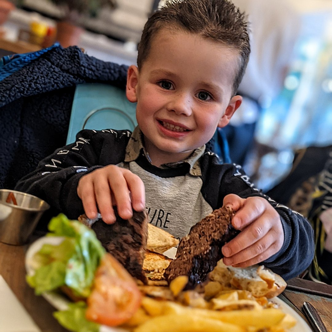 GrazeInnSheff's tweet photo. Half term treat at Graze Inn 😋
Kids eat free all day Monday - Friday 👌
Find out more 👇
https://t.co/ANJvw09hTG
#sheffieldissuper #kidseatfreesheffield #sheffieldfoodie #eatoutsheffield #ecclesallroad https://t.co/g1ru5UPcsI