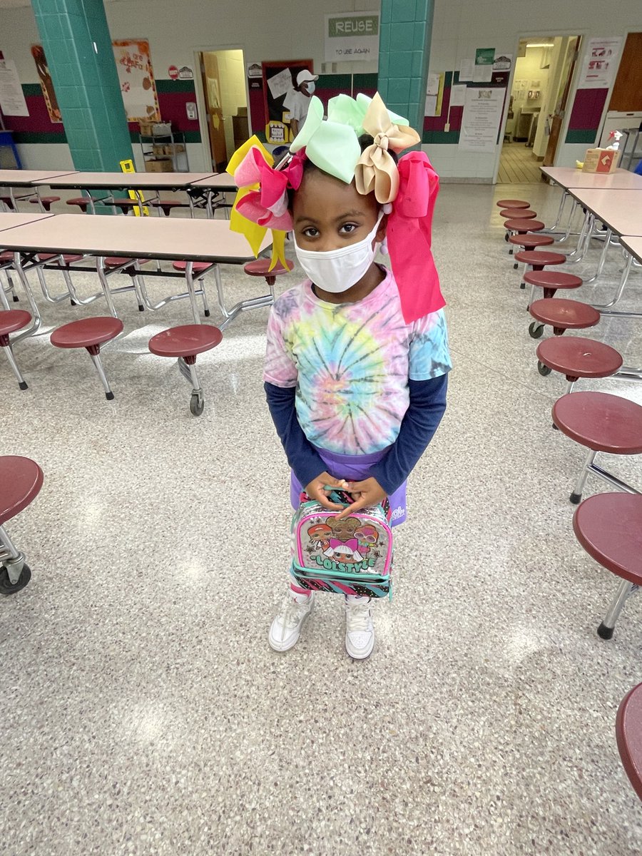 ValarieLawson15's tweet photo. It’s a Wacky Day at Waldo!@funteacher https://t.co/mzOvYhssqc