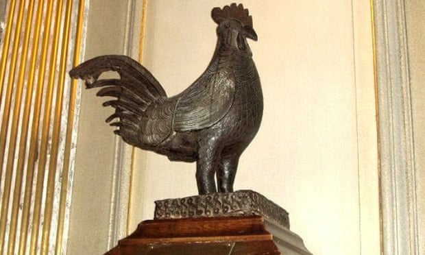 AfricaFactsZone's tweet photo. A stolen Benin artifact, the Okhokho has been returned to the Benin Kingdom in Edo State, Nigeria by the University of Cambridge, UK.

It was stolen by British troops during the 1897 invasion of the Benin Empire.

"Okhokho" means fowl in Edo (Benin) language. https://t.co/0x8V4tuibY