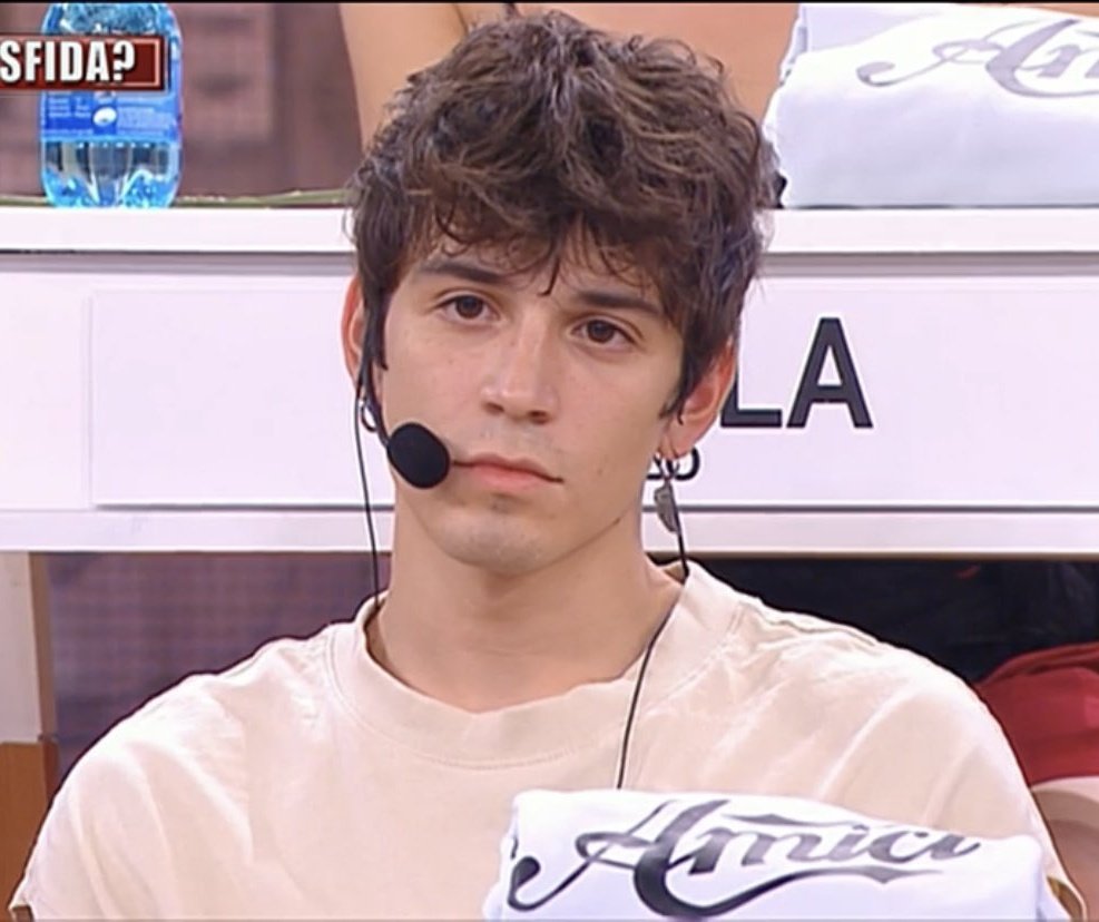 Anto_Cap_'s tweet photo. Avete il numero di chi l'ha visto?

#amici21 https://t.co/Cazp9M365G