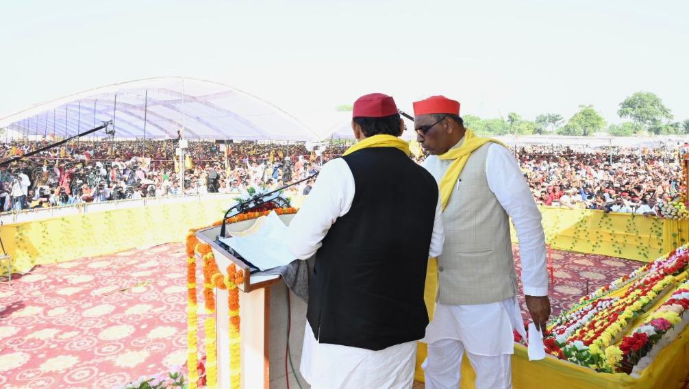 yadavakhilesh's tweet photo. हलधरपुर का जन सैलाब
लिख देगा ‘नया इतिहास’ https://t.co/UJraT2Kwn7