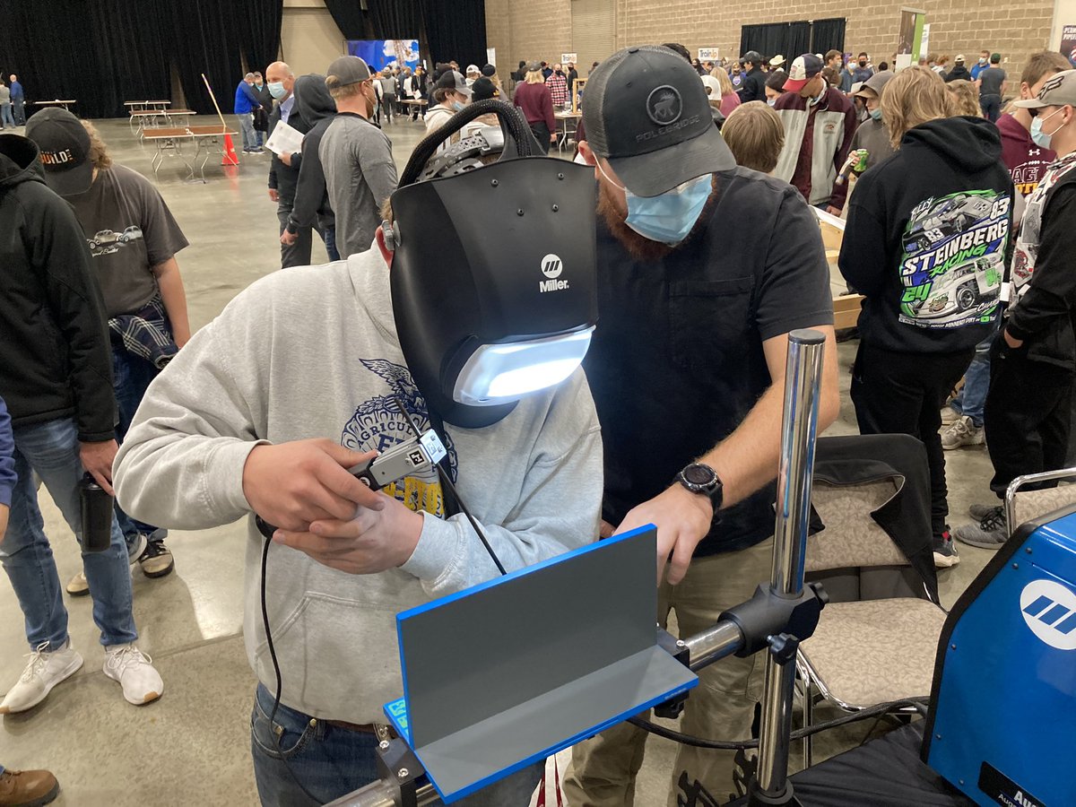 Jmanassa's tweet photo. Learning how to weld #ConstructTomorrow https://t.co/dIURpVR7p3
