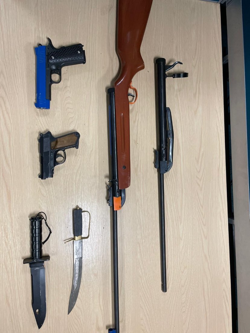 SmithswoodWMP's tweet image. #WeaponsSeized 🚔 | Officers have seized these lethal weapons off the streets 👀 

Our proactive team members spotted the items and immediately seized them from an individual… They are now in the process of being safely destructed! ❌👀 

Potentially a life saved…👏 #StaySafe