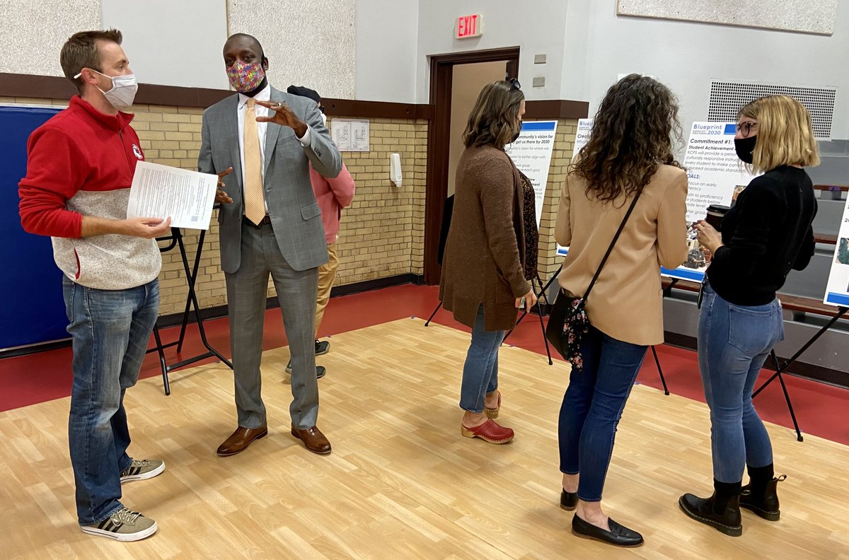 A medida que tomamos decisiones sobre el futuro de nuestras escuelas, continuamos buscando sus comentarios a lo largo de este proceso. Para obtener más información, consulte la cobertura <a href="/kcur/">KCUR</a> de el plan "Blueprint 2030": ow.ly/CLVV50GznKM