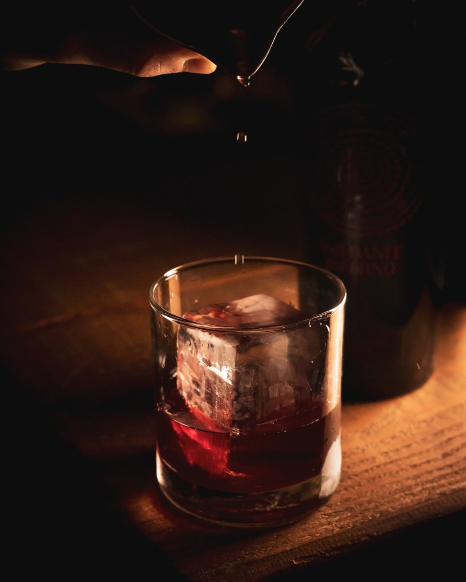 Golden Hour 

#photography #vermouth #negroni #cocktails #cocktailsforyou cocktailart #cocktailporn #cocktailgram #cocktailbar