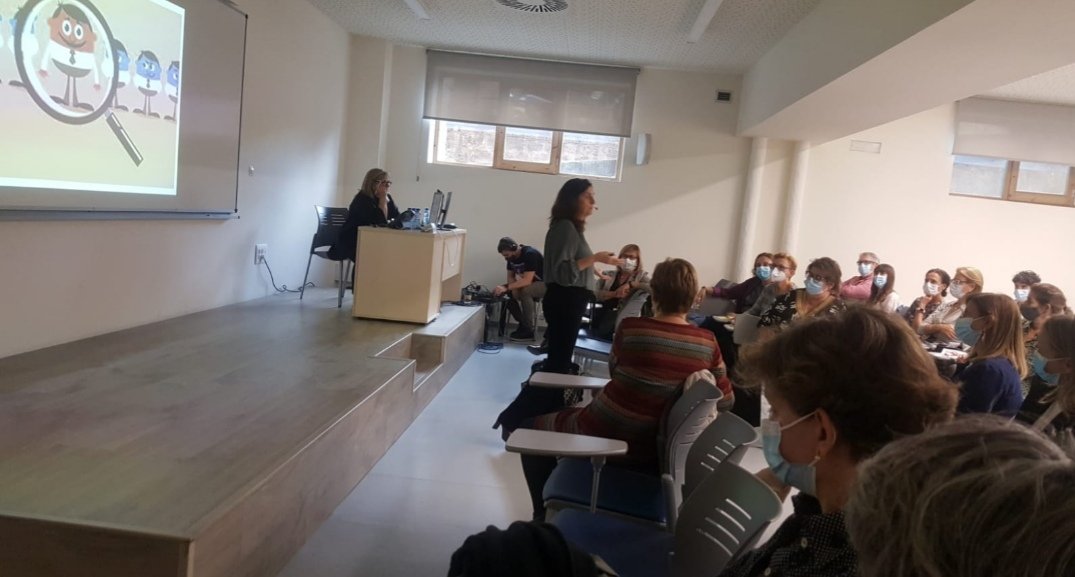 Infermeres_ACDI's tweet photo. Després de molt temps sense veure'ns presencialment, tornem a trobar-nos i amb èxit de participació a la primera càpsula de coneixement sobre "Com crear equips innovadors" amb @margaesteve @artigaslage i Raquel Egea #SomACDI #Infermeres https://t.co/jk6sg4vbeI