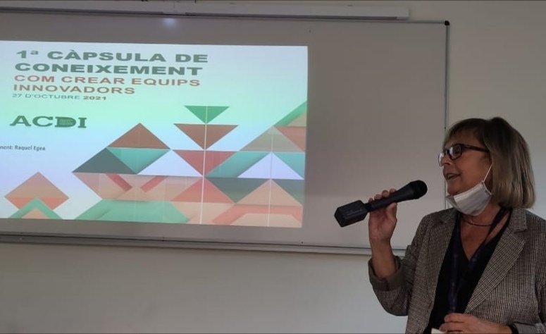 Infermeres_ACDI's tweet photo. Després de molt temps sense veure'ns presencialment, tornem a trobar-nos i amb èxit de participació a la primera càpsula de coneixement sobre "Com crear equips innovadors" amb @margaesteve @artigaslage i Raquel Egea #SomACDI #Infermeres https://t.co/jk6sg4vbeI