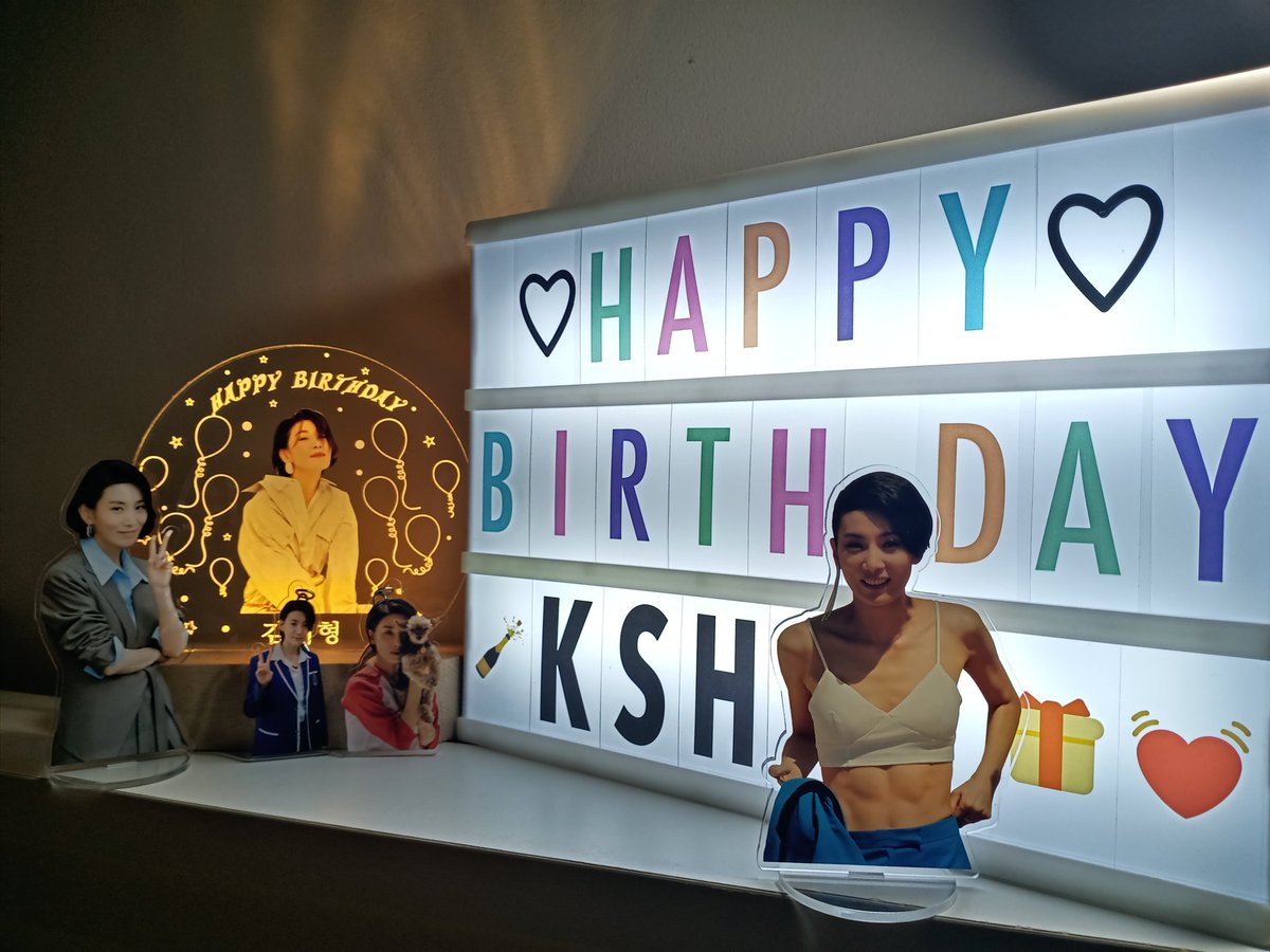NiCkYzA's tweet photo. 🎂생일 진심으로 축하하고,
🎉오래오래 행복하고 
😍니 곁에 항상 있어줄게.
❤너무 사랑해.
#HappySeohyungDay
#KSHFlytoTheUniverse
#KimSeoHyung
#김서형
#happy_seohyung_day
#세상의_편견을_깨는_빛나는_서형 https://t.co/XJ3crwD8Dw