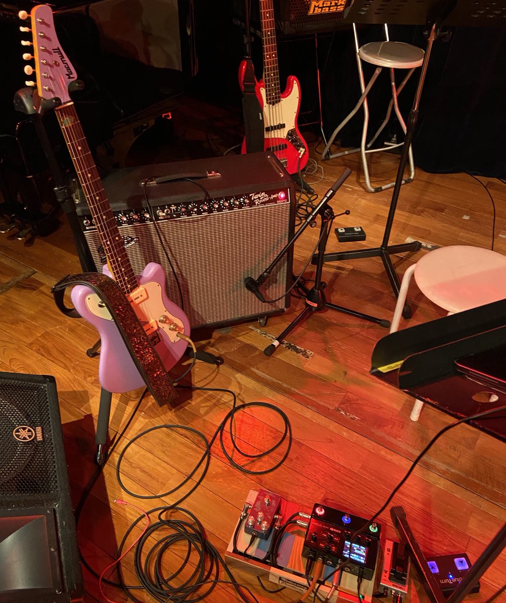 shinjikaizu's tweet photo. 六本木で荒��薫 BIG BAND live!!で弾いてました。
ビッグバンドのライブっていつぶり。。大人数の中でもアンプのボリューム上げれば楽に弾けるよ。(迷惑)
楽しくて良いライブだった上に配信アーカイブもあるらしいです。以下
https://t.co/gz25ZW5hrT
#Guitar #Macmull #圧強め #KES #RIGHTONSTRAPS https://t.co/b4MltD5OuH
