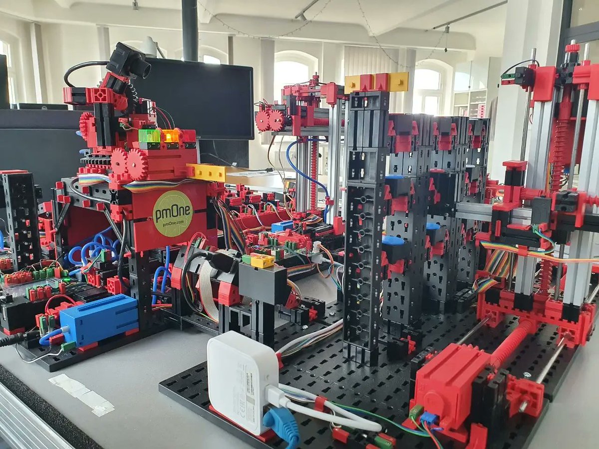 rosar_t's tweet photo. ๐ @fischertechnik & @pmonegroup ๐ฆพ
Fabrica de aprendizaje 4.0
Lernfabrik 4.0
Learning factory 4.0
#IoT #Azure #fischertechnik #pmone #InternetOfThings #internetderdinge #internetdelascosas https://t.co/zXtonCT08A