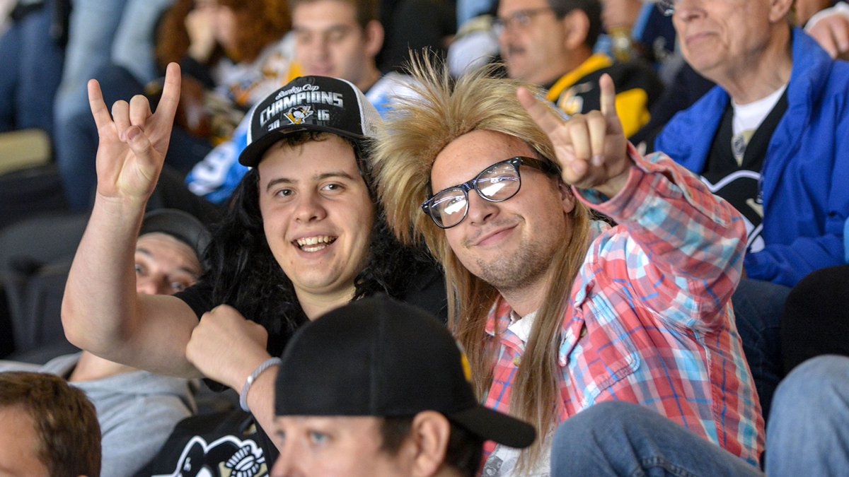 penguins's tweet photo. '90s night! Party time! Excellent!

Full details on our upcoming '90s and Halloween nights: https://t.co/BqVgrGA5UB https://t.co/SJFSyCDvrG