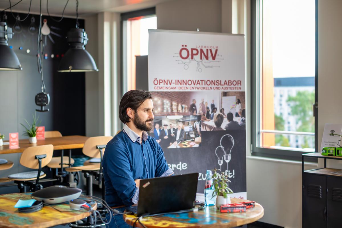 HOLM_Ffm's tweet photo. Endspurt beim "Deutschlandweiten Tag der #Startups in #Logistik und #Mobilität 2021"! 
Wir danken schon jetzt allen Teilnehmenden, Vortragenden, unseren Partnern und Sponsoren. Es hat riesigen Spaß gemacht mit Euch und wir freuen uns schon jetzt auf Ausgabe Nr. 5 im Jahr 2022! https://t.co/XTwkwxHqgZ