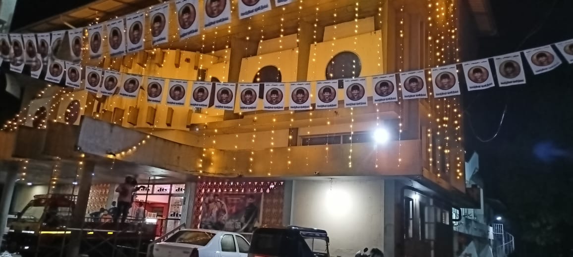 __SK_20__'s tweet photo. കേരളത്തിലെ ശിവകാർത്തികേയൻ ഫാൻസ് പണി തുടങ്ങി ഇനി ഡോക്റ്ററിന്റെ വിളയാട്ടം നാളെ മുതൽ...
#DoctorFromTomorrow #Doctor
@Siva_Kartikeyan @Nelsondilpkumar https://t.co/L2KM7BeUBo