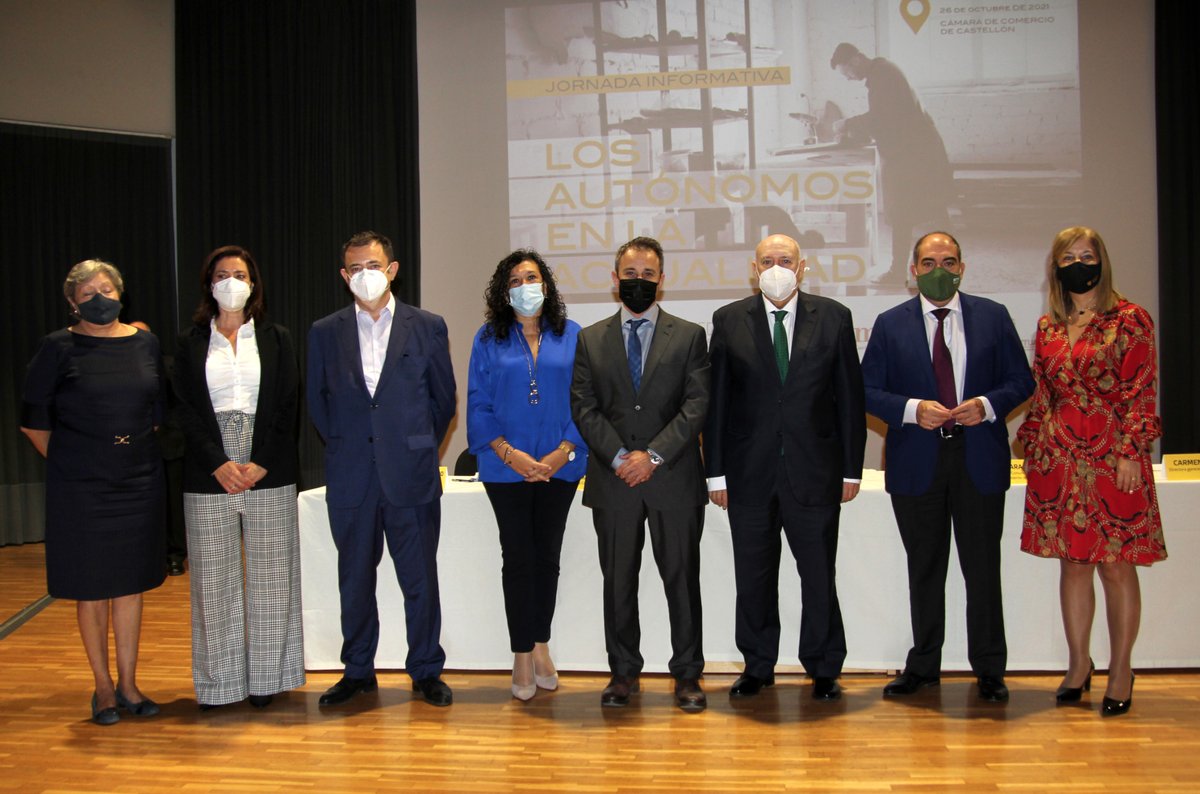 👥Ayer el decano de COGRASOVA, Vicente Vercher, asistió a la Jornada: "Los autónomos en la actualidad" en <a href="/camaracastellon/">Cámara Castellón</a>

➡️ Donde participó:  <a href="/autonomosata/">Fed. Autónomos 𝗔𝗧𝗔</a>,  <a href="/uniondemutuas/">Unión de Mutuas</a> y la Cátedra del Trabajo Autónomo

📸 Compartimos fotografías del acto: ⬇️