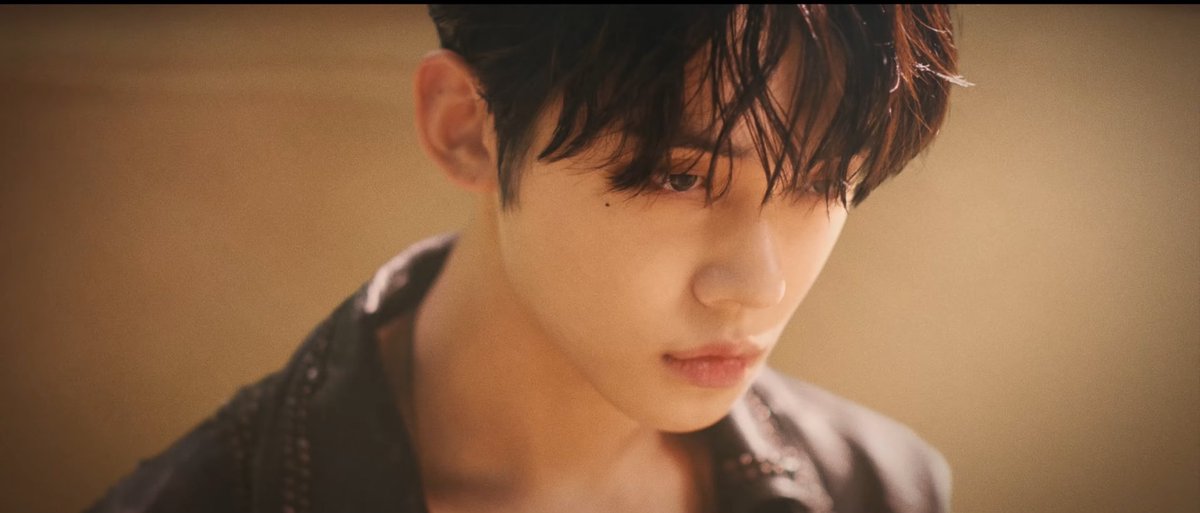 _jaymilk_'s tweet image. ตัวละครลับคนนั้นคือใครคะ555 อวยยศเอ็มวีหน่อยคับ ดีงามมากแงงง ดูหนังเรื่องหนึ่งเลย

FROST MV OUT NOW
#TXT_Frost #TheStarSeekers