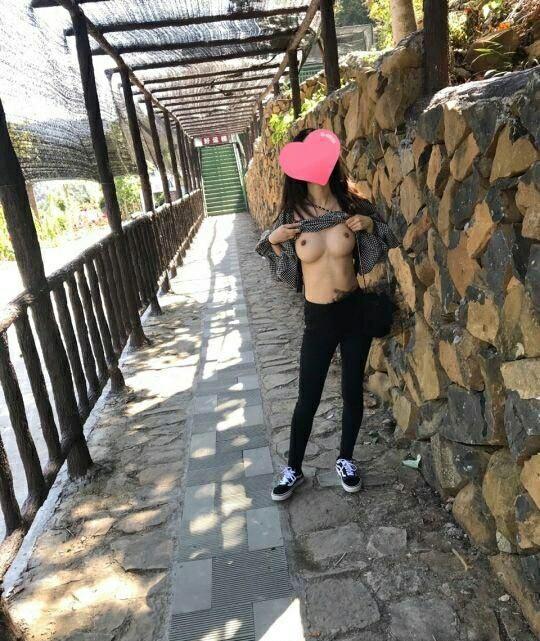 anye1314's tweet photo. 度假旅游露出
#母狗 #反差婊 #调教 #任务 #露出 #肉便器 #指挥 #欢迎投稿 ​#控制 #网调 #女神婊 #美少女 #学生妹  ​#骚逼 https://t.co/gQ5tt33wsu