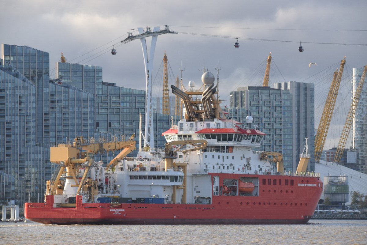 #RRSSirDavidAttenborough arriving on the #Thames making it's way to take part in #IceWorldsGreenwich @RMGreenwich in @Royal_Greenwich, #London #dlr_blog
@BAS_News @NERCscience
@UKRI_News @LondonPortAuth
#PolarResearchVessel
#Science #Vessel #Ship #Environment #ThamesBarrier