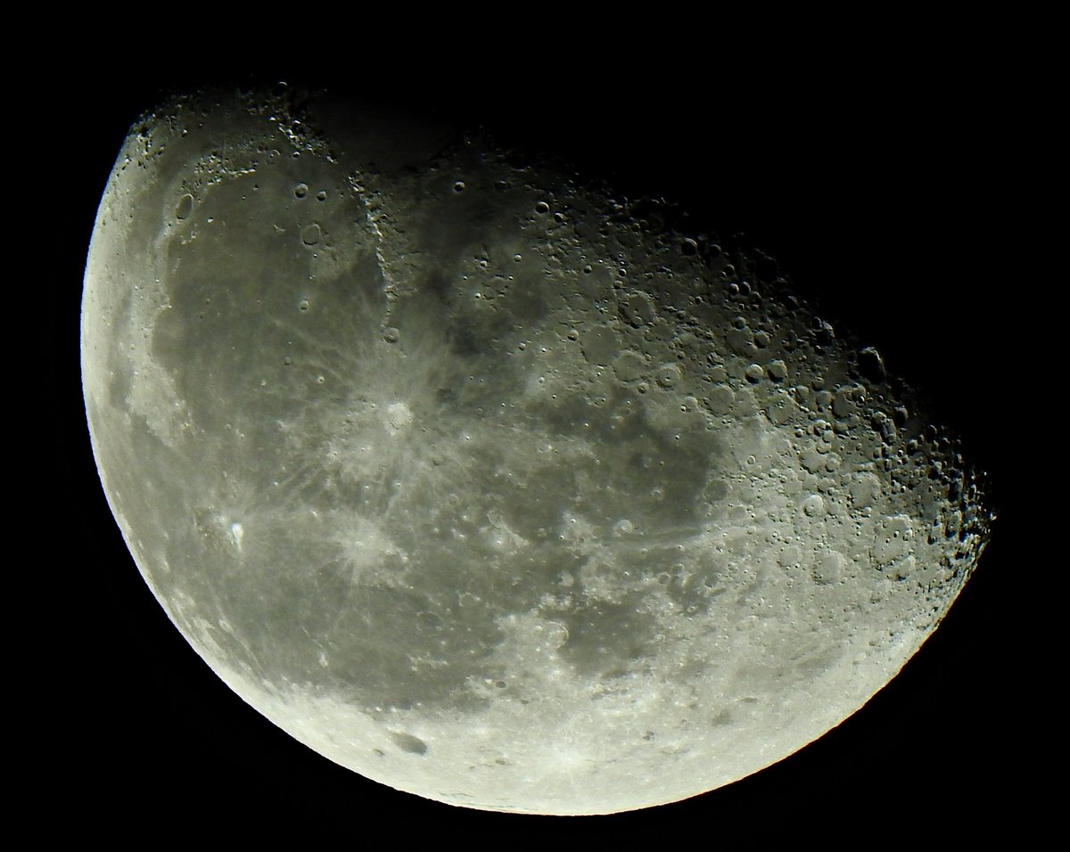 toro_an's tweet photo. La Luna anoche.... https://t.co/oVpc3016kg