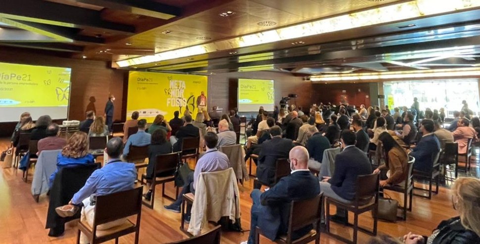 ArmadaAlvaro's tweet photo. Con @avalam_sgr @BStartup @sef_carm @ZakutHub ...
Todos los organismos del ecosistema de #emprendimiento #CiEMP en el #DIAPE21. Muchas gracias a todos por vuestro apoyo y colaboración! https://t.co/WAgxPHM1fT