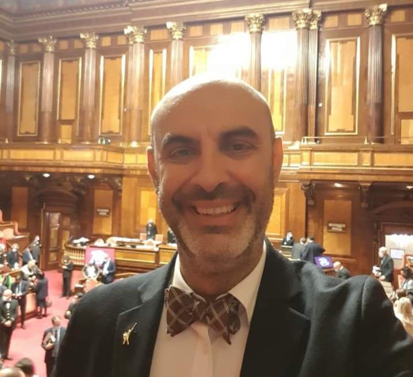 rainingcaffeine's tweet photo. non posso credere che uno con questa faccia possa camminare per strada in totale sicurezza mentre io no https://t.co/nXrsZzXgLk