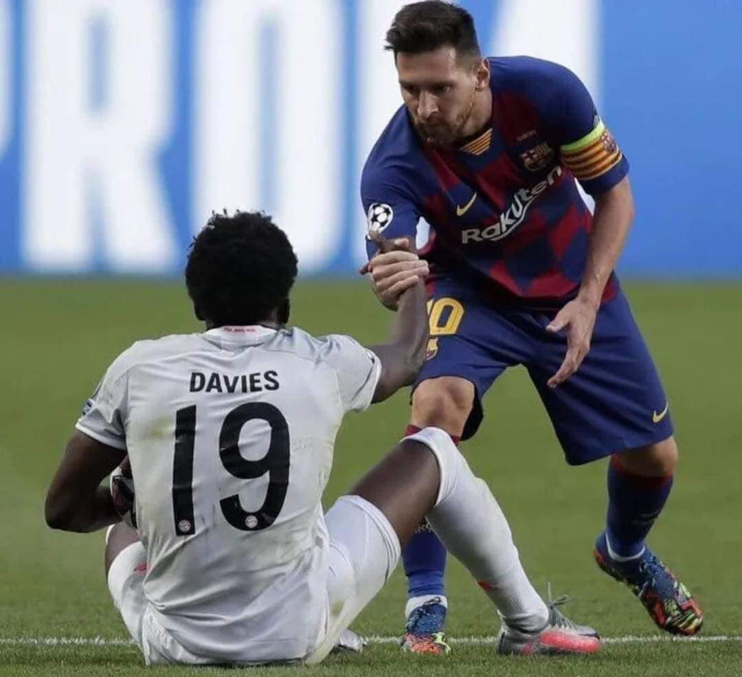 asistanaliz's tweet photo. 8-2 kaybederken Lionel Messi
                     ⚔️
5-0 kaybederken Cristiano Ronaldo https://t.co/MOivNR7qIn