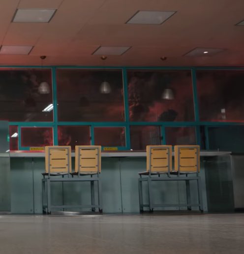 BookishT_S's tweet photo. Look at the attention to detail in #TXT_Frost 👀 When they are at the station they seem all cheerful and happy but if you look at the background, the world has already ended! There’s the apocalypse outside!! #TXT #TOMORROW_X_TOGETHER @TXT_members https://t.co/zUSeXi6l4M