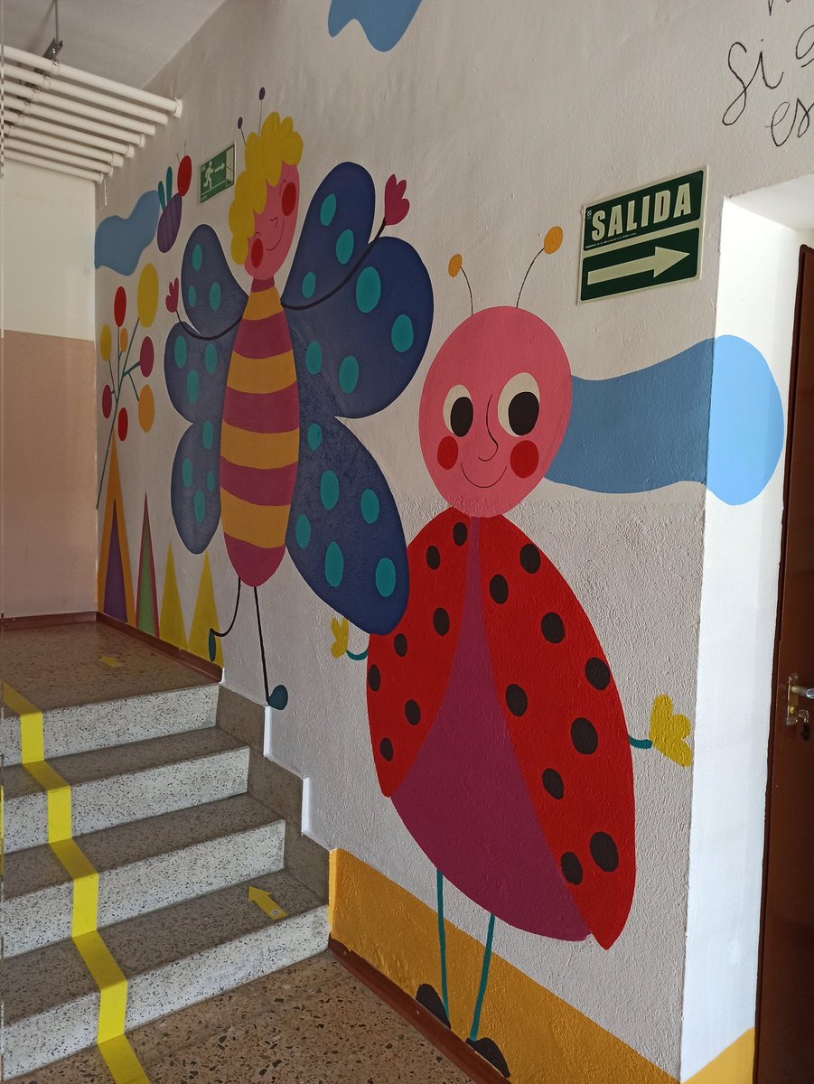 FuenteadajaCRA's tweet photo. Así de bonita nos ha dejado la entrada al cole de Muñana @dibusdeizas que ha ilustrado el cuento "El grillo gritón" #dibujandolapalabra https://t.co/2BI6kYgiPq