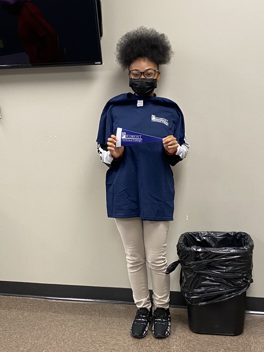 ptc_mccormick's tweet photo. McCormick High School Middle College student (Ashley Smith) won the microscope guessing game. Congratulations Ashley https://t.co/PrXcKnc513