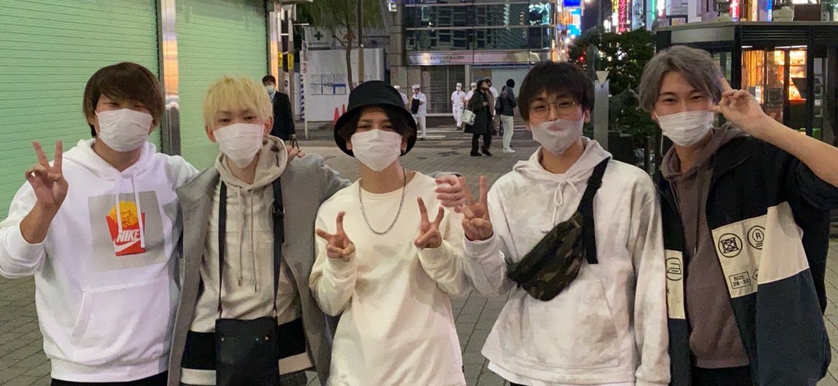 RaMuu0_0's tweet photo. 元野良連メンバーで写メ撮った
エモすぎる😍😍😍😍😍😍 https://t.co/wjCvcHXpAR