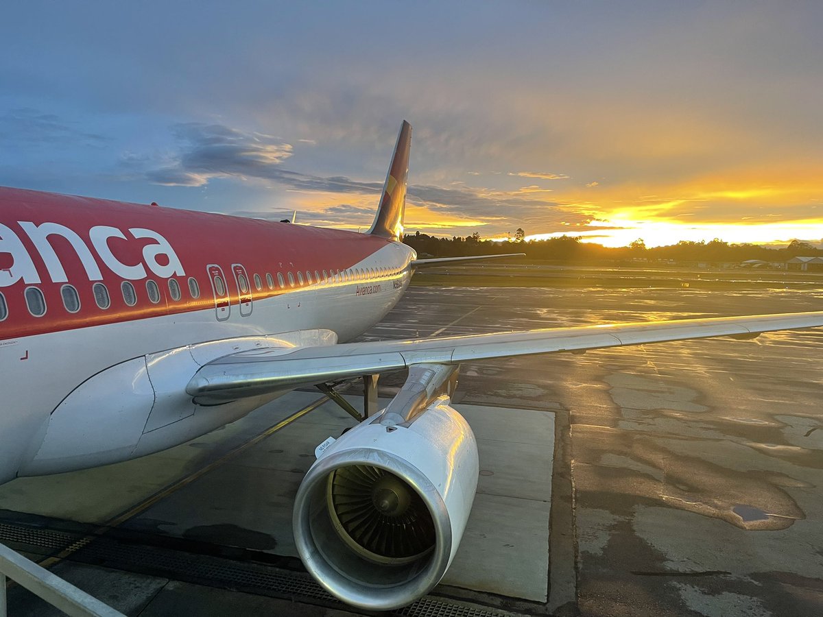 altimox's tweet photo. Primer avión con nueva configuración: Avianca Colombia. Airbus A320-214 [N961AV] 🇨🇴 #Avianca #AviancaColombia #Airbus #A320 #AirbusLovers #AvGeek https://t.co/QqTw9c2j5t