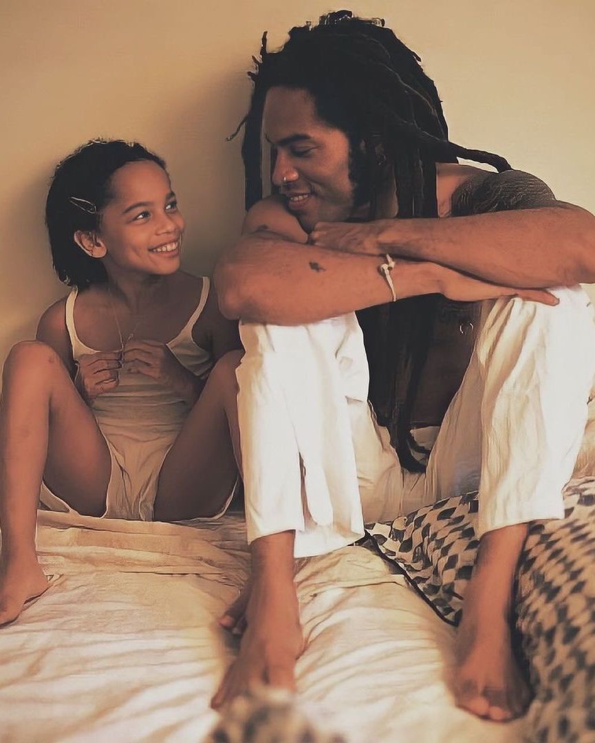 rhgents's tweet photo. Daddy's little girl  🖤 Lenny and Zoe Kravitz in 1999 #lennykravitz #zoekravitz https://t.co/KZ7jzhfbDD