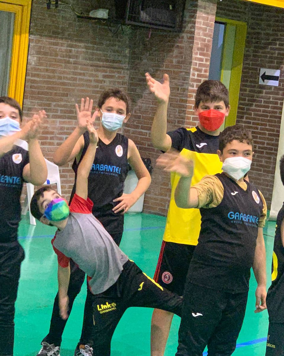 FBCyLAvila's tweet photo. Primeros entrenamientos de la temporada de la @LINKOavila  🏀🏀🏀 https://t.co/wNrw7ehs6e