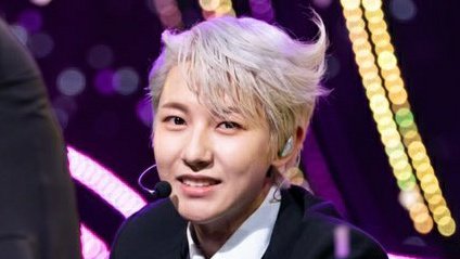 mfaljen's tweet photo. renjun's antenna 📡 https://t.co/UyfEBYr04S