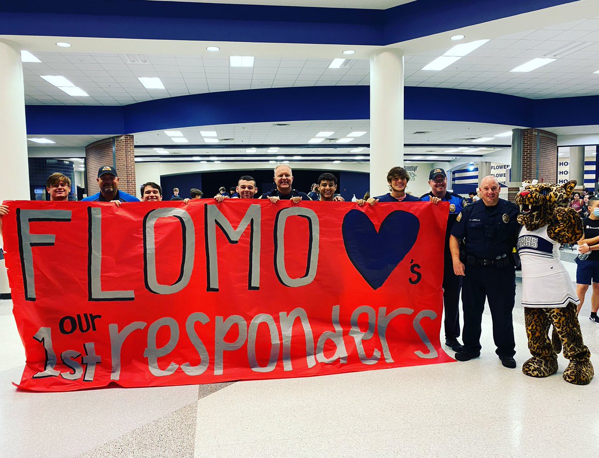 mattie_mackey's tweet photo. Back the Blue at Flower Mound High School! We loved serving our first responders breakfast 🥰 @FlowerMoundHS @FMpolicedept @FMHS_SRO @FMfiredept https://t.co/CFvbWlOO4b