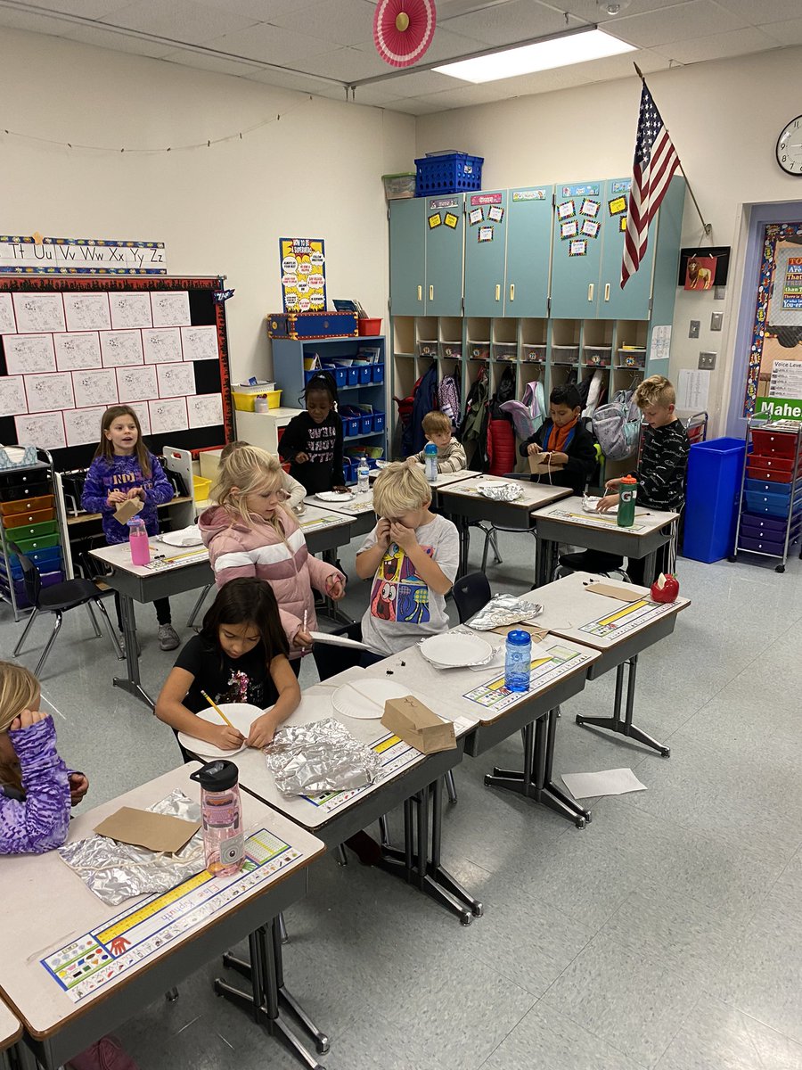 MahersMinions's tweet image. We were lost on an island, making hats to shade us from the sun! #science #mysterscience #properties #lmemagic #montimagic