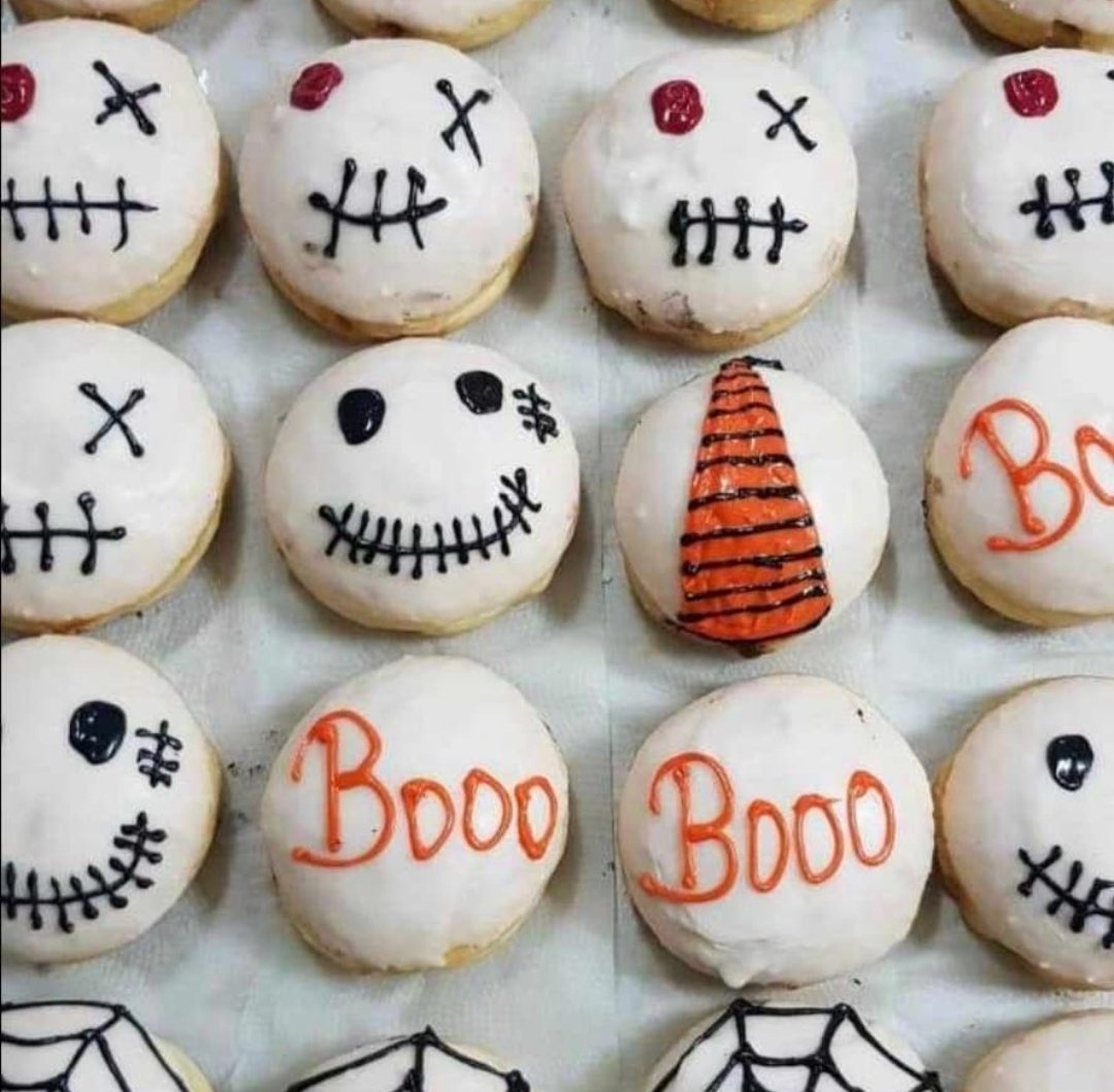 MaxiDonas_ve's tweet photo. Escalofriantes y suaves #MaxiDonas para compartir en #Halloween 🍩💀👻
...
#NoSonDonasSonMaxiDonas #HappyHalloween #Donuts #Rellenas #Arequipe #Boo #Trick #Krapfen #VenezuelaTerritorioMaxiDonas https://t.co/nMaHrVMA3g