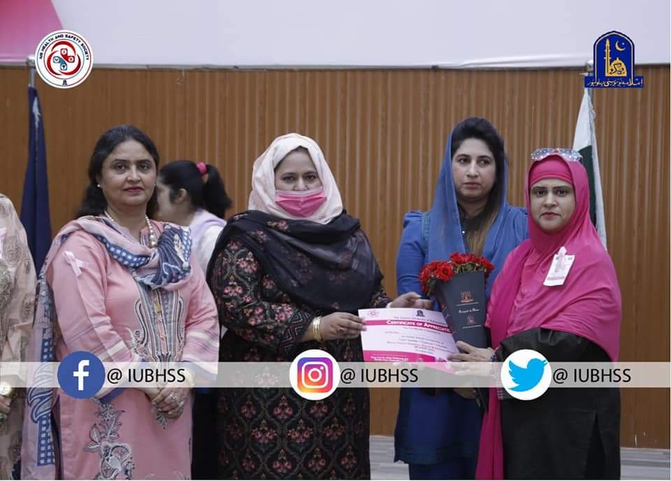 iubhss's tweet photo. ~Souvinirs and Certificates Distribution by Mrs. Worthy Vice Chancellor IUB, Ms. Sumaira Malik and Dr. Rubina Bhatti, among the Volunteer Team of 'Breast Cancer Awareness Session and Screening Program (BCASSP-2021)'
#happyvolunteering #IUBHSS #iub https://t.co/smtVpPZVYb