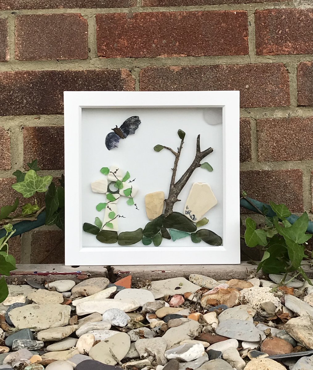 Halloween is nearly upon us and I think it might have just inspired me to make this bats in the graveyard scene. All made from items I’ve picked up off the beach 🌊 #Halloween #seaglass #seacyclestudio #bats