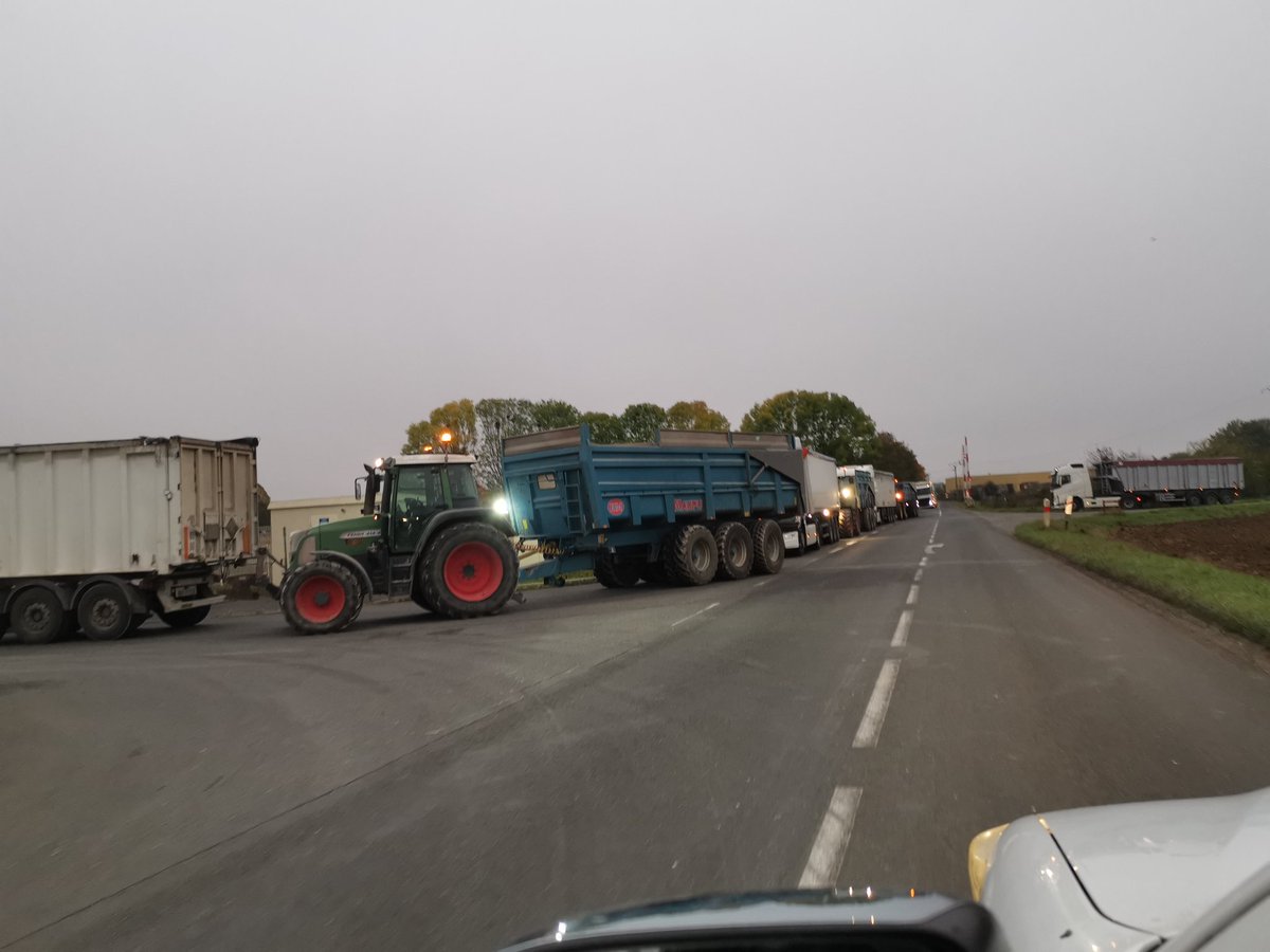 Veaulin1's tweet image. J'imagine même pas la folie demain dans les silos de mon secteur avec la pénurie de gaz qui empêche l'avancé des chantier de recolte de maïs ! 🌽🌽🌽🌽🌽🌽🌽🌽
#SelfContrôle #ResterZen #agriculture #gaz