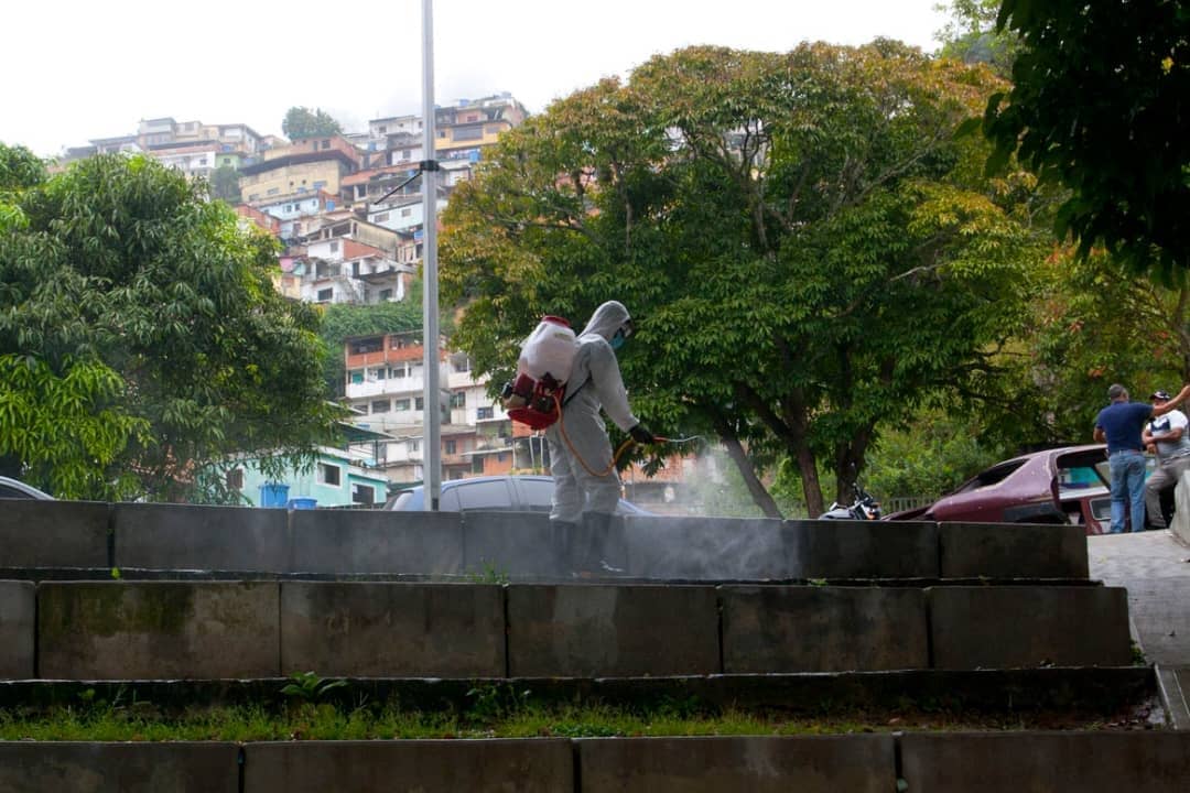 En continuo despliegue garantizando espacios bioseguros 
para nuestra comunidad. 
.
Hoy #27Oct desde El Hatillo estado Miranda ✌🏿. #VenezuelaSeVacuna <a href="/JacquelinePSUV/">Jacqueline Faria</a>