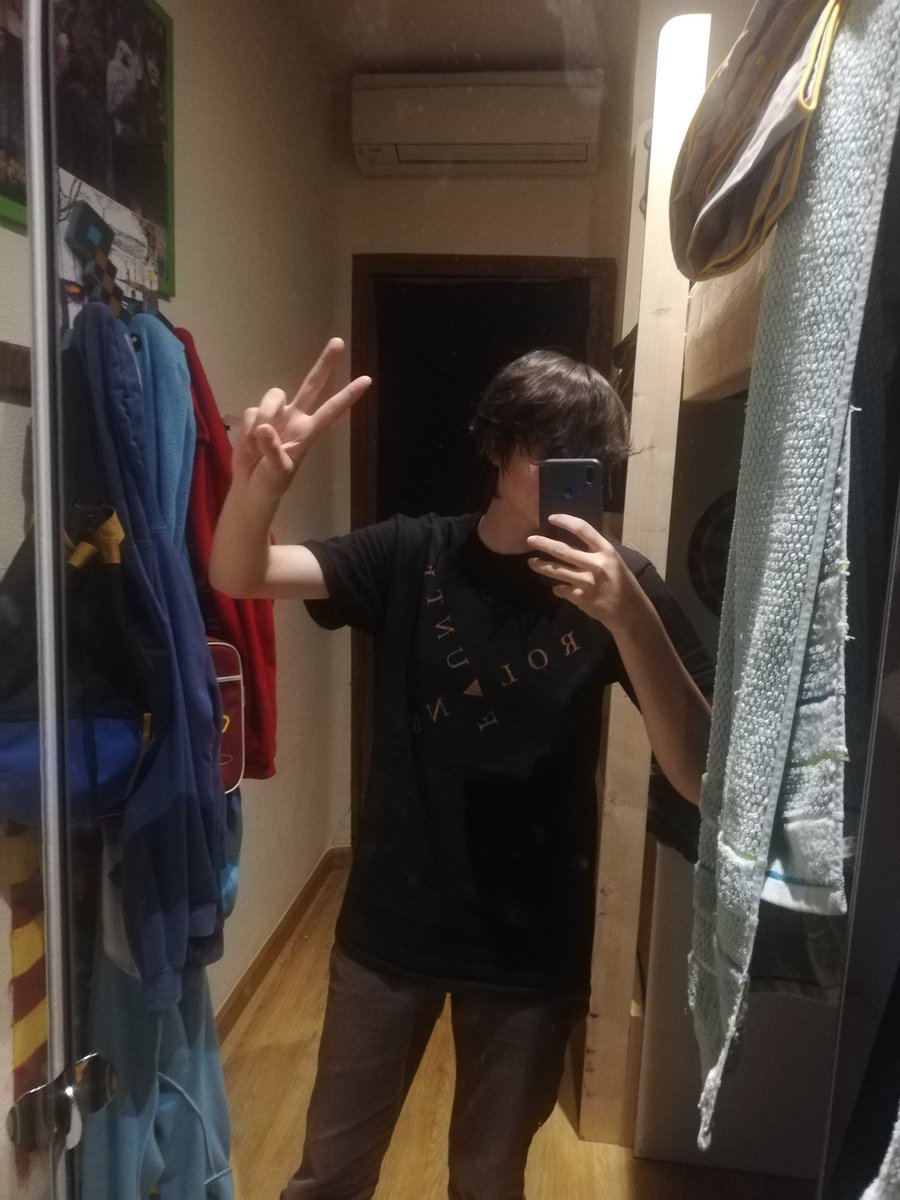 ClobyShvt's tweet image. eyo @rolandfaunte check out the drip B) shirt just arrived! does the pattern on the back mean anything? or is it open to interpretation