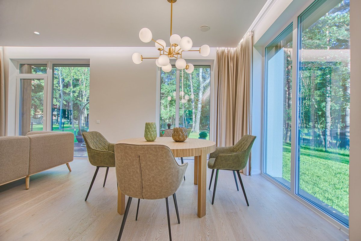 unitedwindowmfg's tweet photo. Happy Humpday! Here’s a little dining room inspiration to help you get through the rest of the week. 
#unitedwindowmfg #unitedwindowanddoor #interiordesign #diningroominspo https://t.co/lEWN6VjHD8