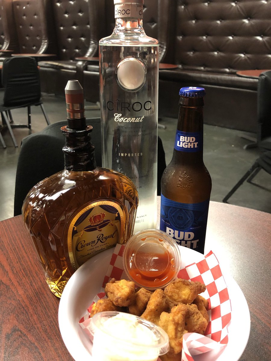 301bargrill's tweet photo. 🎶🎶Nothing Low-key about Wednesday Night Karaoke ‼️Aaron “Mistagreenhouse” Green and DJ Hollywood 803 want to see you—or hear you—in the building‼️ Be there - drink specials from 4-7PM - 🎙🎙🎙🎙 https://t.co/AHCfJ256GY