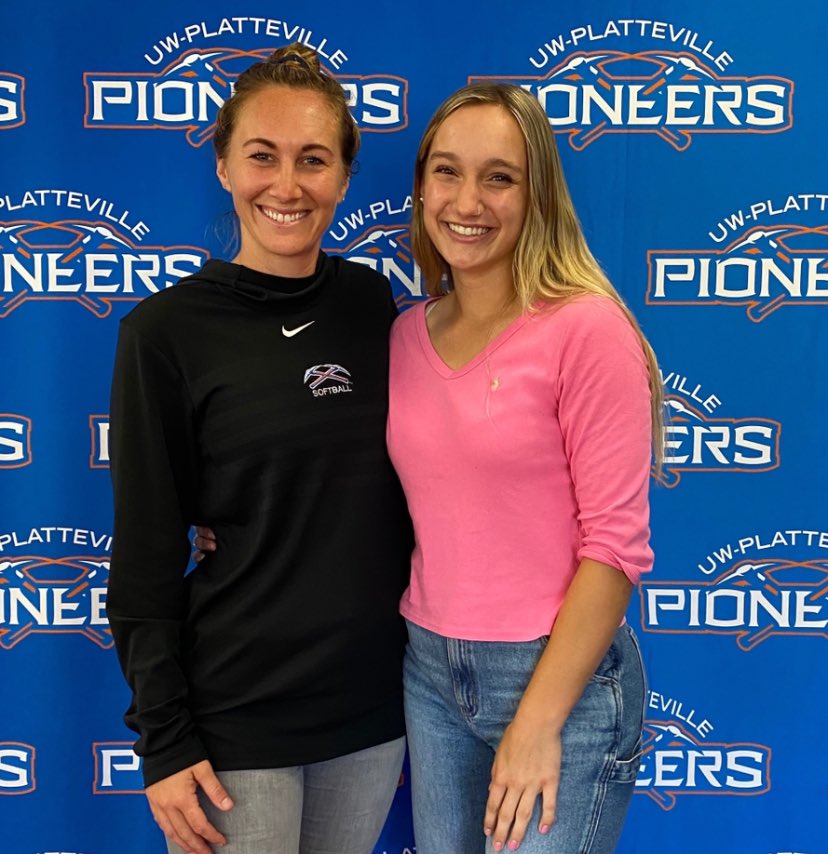 karlee11braun's tweet photo. I’m excited to announce I will be continuing my academic &amp; softball career at UW-Platteville! 💥⛏I want to thank my parents &amp; all of my coaches who have given me support throughout the years :) I am very grateful to @CoachBeccaLowe1 for this opportunity! #swingtheaxe 🧡💙 https://t.co/EP5JcHL0nJ