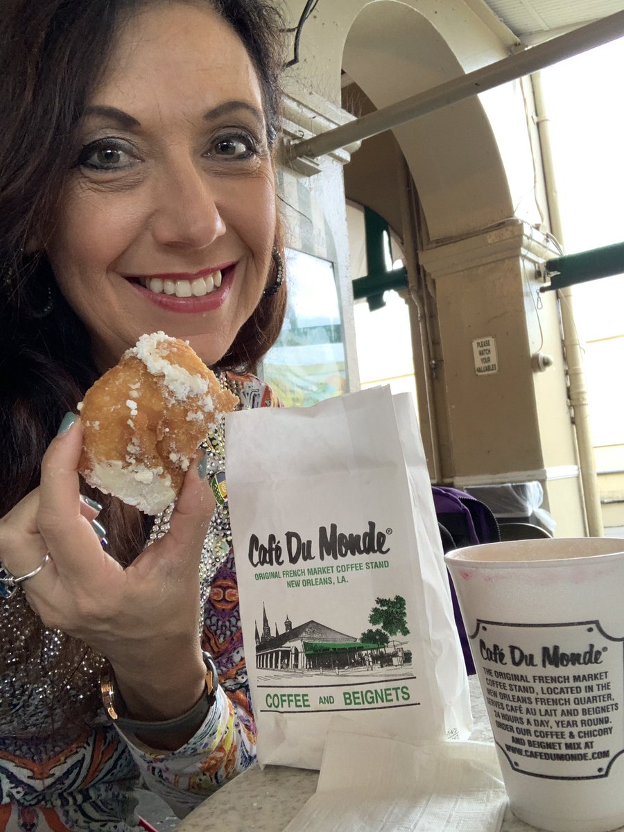 38/50 of my #50for50 first time to #NewOrleans so had beignets for breakfast at Cafe du Monde! #onetimeinnola #letsgo #tiffanystravels <a href="/SpiritAirlines/">Spirit Airlines</a>